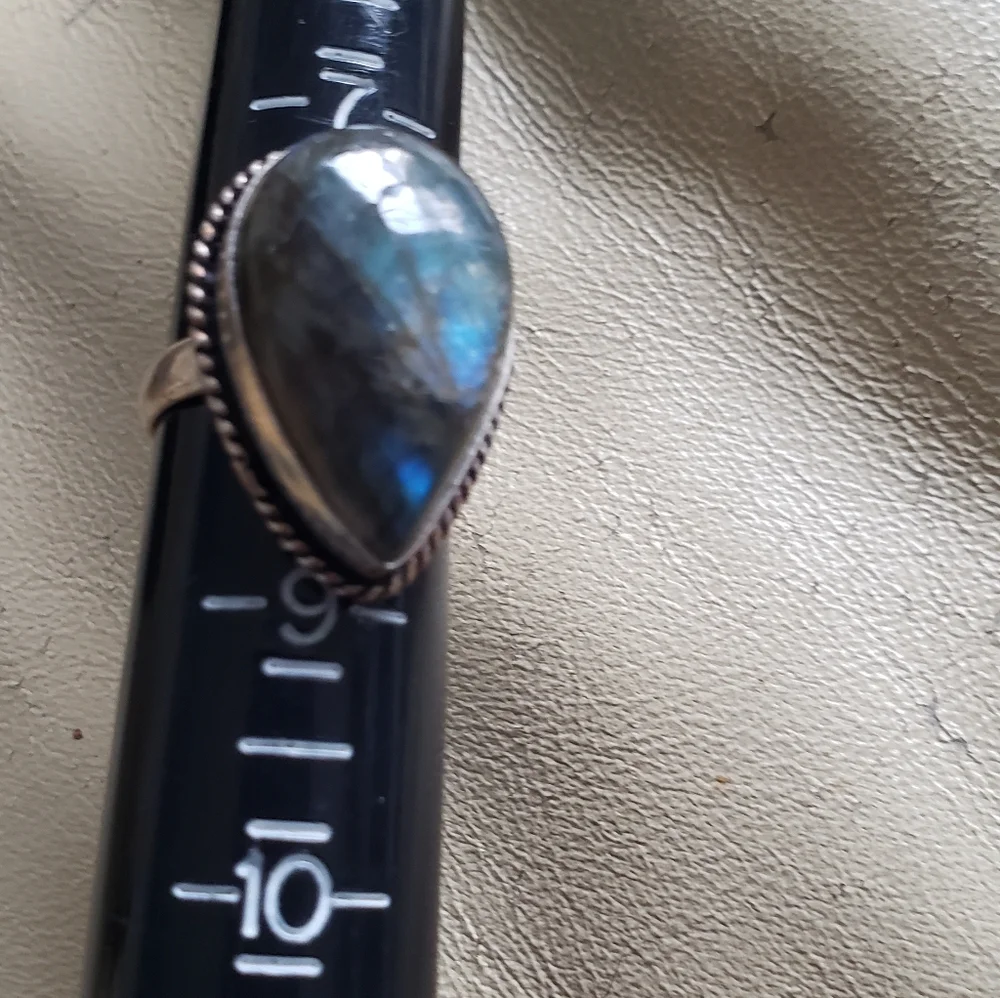NWOT Labradorite & Silver RING, SZ 8, handmade, Lots Of Flash, Looks Magical!